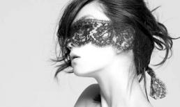 Ella 'cởi đồ' ra album mới