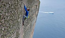 Người đàn ông cả gan chinh phục 'vách đá tử thần'