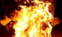 Mất gà chọi, chồng bình thản tưới 5 lít xăng thiêu vợ