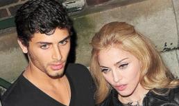 Những mối tình "mẹ con" trong làng giải trí