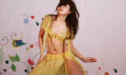 Nữ vũ công belly dance khoe đường cong dịp 8/3
