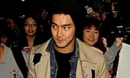 Choi Siwon (Suju) bị fans ráo riết "săn lùng" tại sân bay