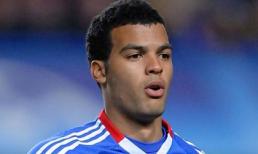 Cựu sao trẻ Chelsea “tẩn” bạn gái gần chết