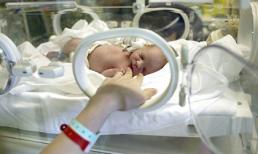 Bé sơ sinh sống lại sau 12 giờ... nằm trong nhà xác