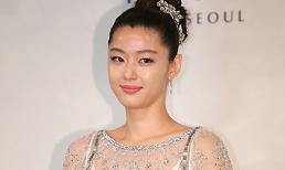 "Cô nàng ngổ ngáo" Jeon Ji Hyun lộng lẫy trong ngày cưới