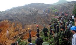 Hàng trăm nghìn tấn đất đá vùi nhà dân: Kinh hoàng