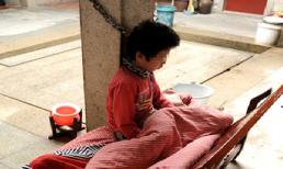 Bé trai 12 tuổi bị mẹ nuôi dùng xích trói cổ