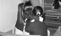 Mẹ nhẫn tâm bán trinh con gái cho đại gia