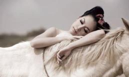 Ngắm sơn nữ Linh Nga cưỡi ngựa băng rừng