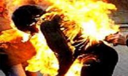 “Phi công trẻ” tưới xăng đốt bạn tình