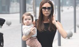 Hai mẹ con nhà Vic thời trang khi đi mua sắm ở Bắc Kinh