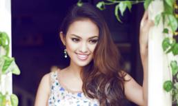 'Siêu vòng 1' Hoàng Oanh khoe vẻ hiền dịu