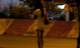 'Chợ tình' phố núi: Không sướng không tính tiền