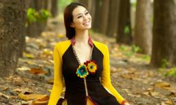 Khánh My duyên dáng trong tà áo dài Thuận Việt