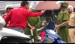 Sốc với cảnh vi phạm giao thông còn lớn tiếng chửi bới CS