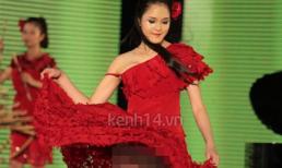 Choáng show thời trang thành màn "khoe hàng"