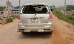 Thanh niên hỗn chiến, bỏ lại 5 chiếc ô tô