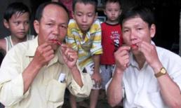 Anh em “dị nhân” ăn ớt lập kỷ lục Guinness Việt Nam