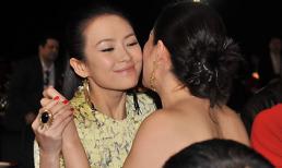 Củng Lợi và Chương Tử Di thân thiết trên thảm đỏ