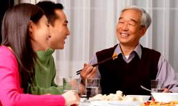 Bố chồng khen vòng một của tôi