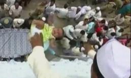 Ném trẻ từ mái nhà xuống… để bé khỏe mạnh