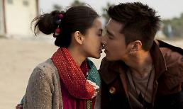 Lãng mạn với "Lần đầu tiên" của Angela Baby và Triệu Hựu Đình