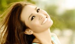 Dương Mỹ Linh 'quyện' mắt nhìn bằng nụ cười say nắng