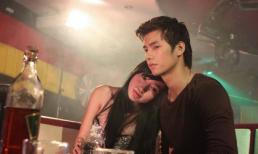 Elly Trần thân mật với trai lạ