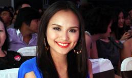 Diễm Hương sexy cùng váy ngắn