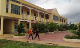 Mẹ nữ sinh đổi tình lấy điểm phải tránh mặt mọi người