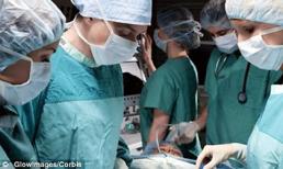 Bác sĩ kéo đứt đầu em bé khi đỡ đẻ