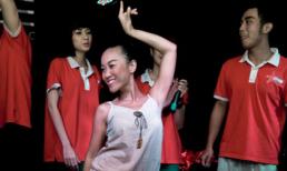 Đoan Trang nhảy múa như thiên nga