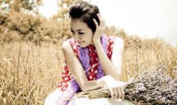 Á hậu Ái Châu lãng mạn trên đồng cỏ