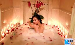 Lâm Chí Linh "nóng bỏng" trong bồn tắm hoa hồng