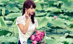 Nữ sinh Hà thành duyên dáng trong mùa hoa sen