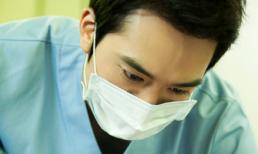 Song Seung Heon tiến hành phẫu thuật
