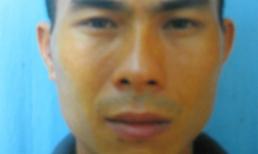 Tóm sống người tình của vợ trốn dưới gầm giường