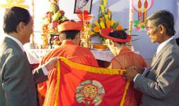 Bất ngờ lấy con trai người tình cũ