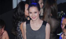 Á hậu Ngọc Oanh xinh tươi đi bar
