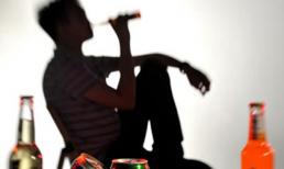 Phẫn nộ người bố nhẫn tâm ném hai con xuống giếng