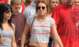 Miley Cyrus quên mặc áo lót khi đi chơi công viên
