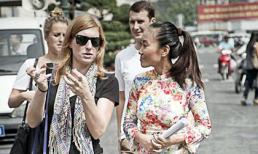 Đoan Trang làm hướng dẫn viên du lịch