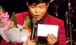Video: Quang Lê liên tiếp được... lì xì trên sân khấu