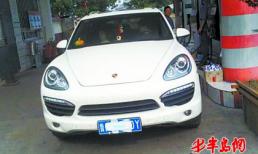 Che biển số xe Porsche bằng... băng vệ sinh
