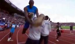 Usain Bolt vùi "hoa" dập "liễu"