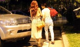 Bắt gặp Đông Nhi, Ông Cao Thắng dắt nhau vào ngõ tối