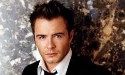 Thành viên Westlife vỡ nợ