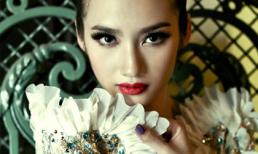 Trúc Diễm đẹp mong manh tựa thiên nga