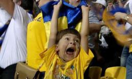 Cậu bé 6 tuổi làm rúng động EURO