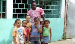 Balotelli chưa bao giờ đáng yêu đến thế